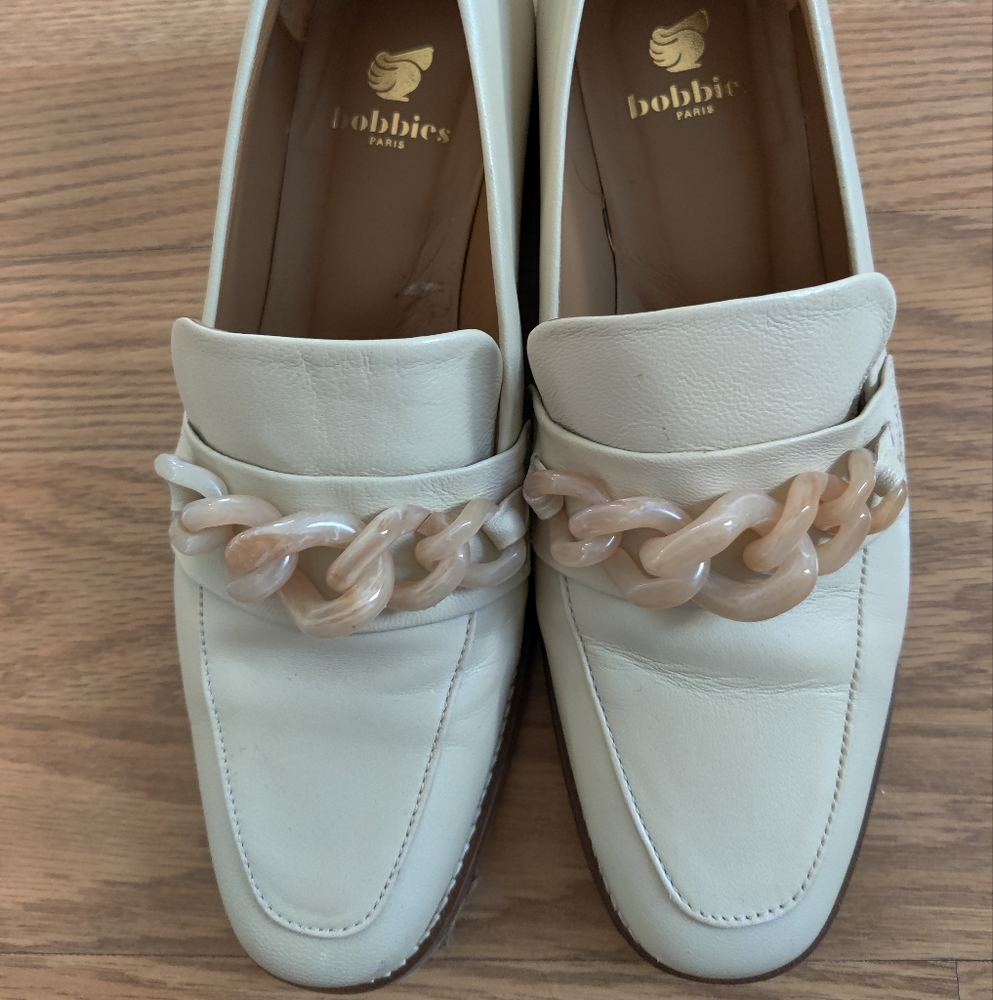 Bobbies Paris Women's Cream Chain-Trim Loafers